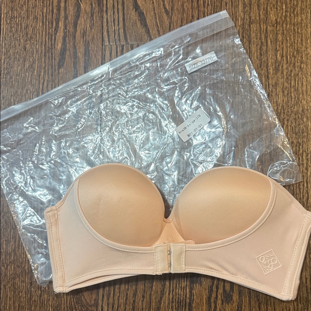 NWT - She Curve Strapless Convertible Bandeau Bra - Light Nude